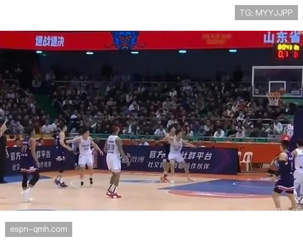 你知道国际篮联对三秒违例的具体判定标准吗？解析规则差异与争议。